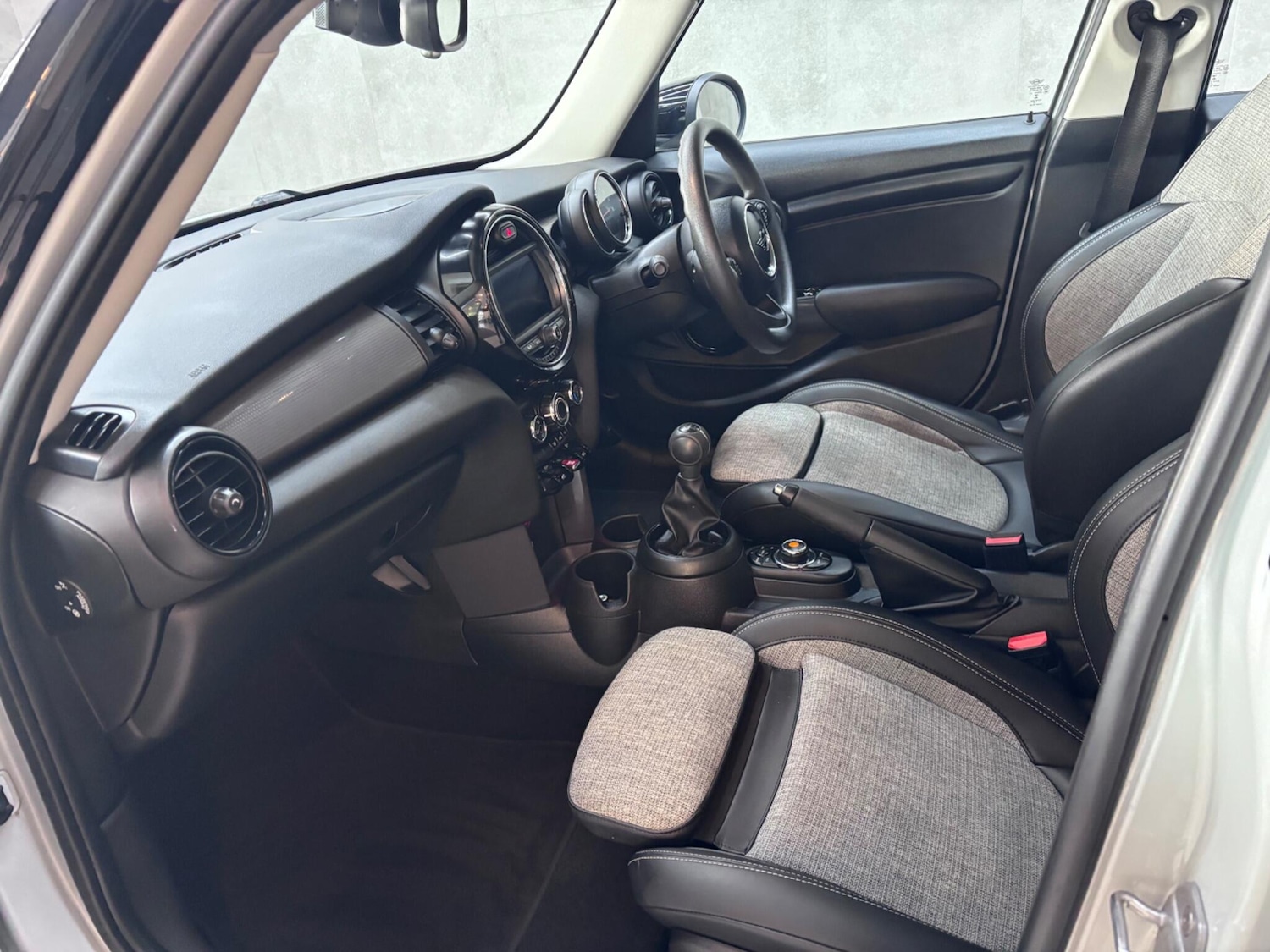 Used MINI Hatch 2019 for sale - 76122758: Photo 29