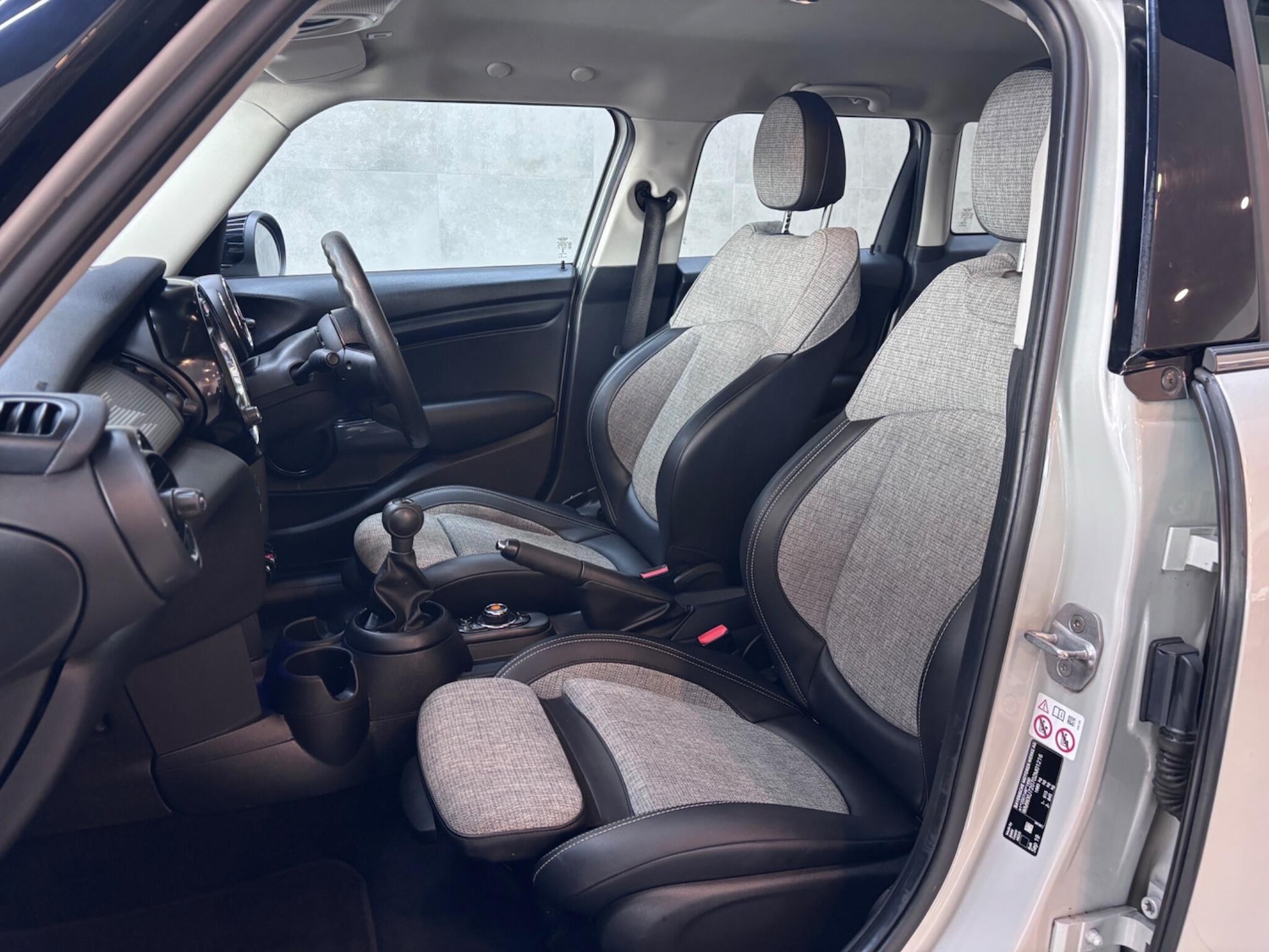 Used MINI Hatch 2019 for sale - 76122758: Photo 32