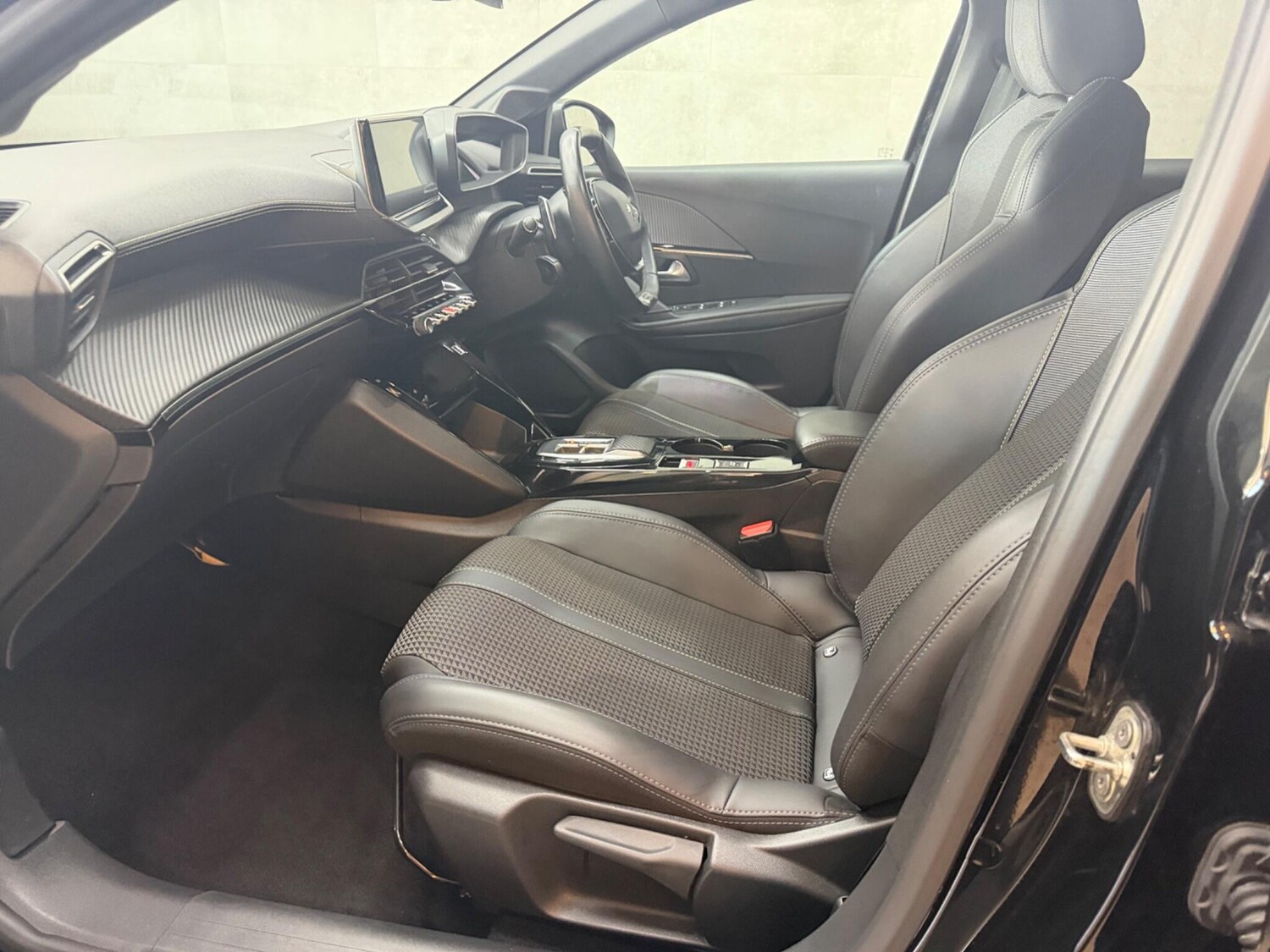 Used Peugeot 208 2023 for sale - 78156760: Photo 48