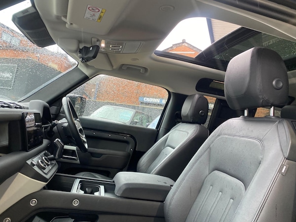 Used Land Rover Defender 90 for sale - 76283621: Photo 4
