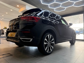 Used Volkswagen T-Roc 2021 for sale - 77343841: Photo