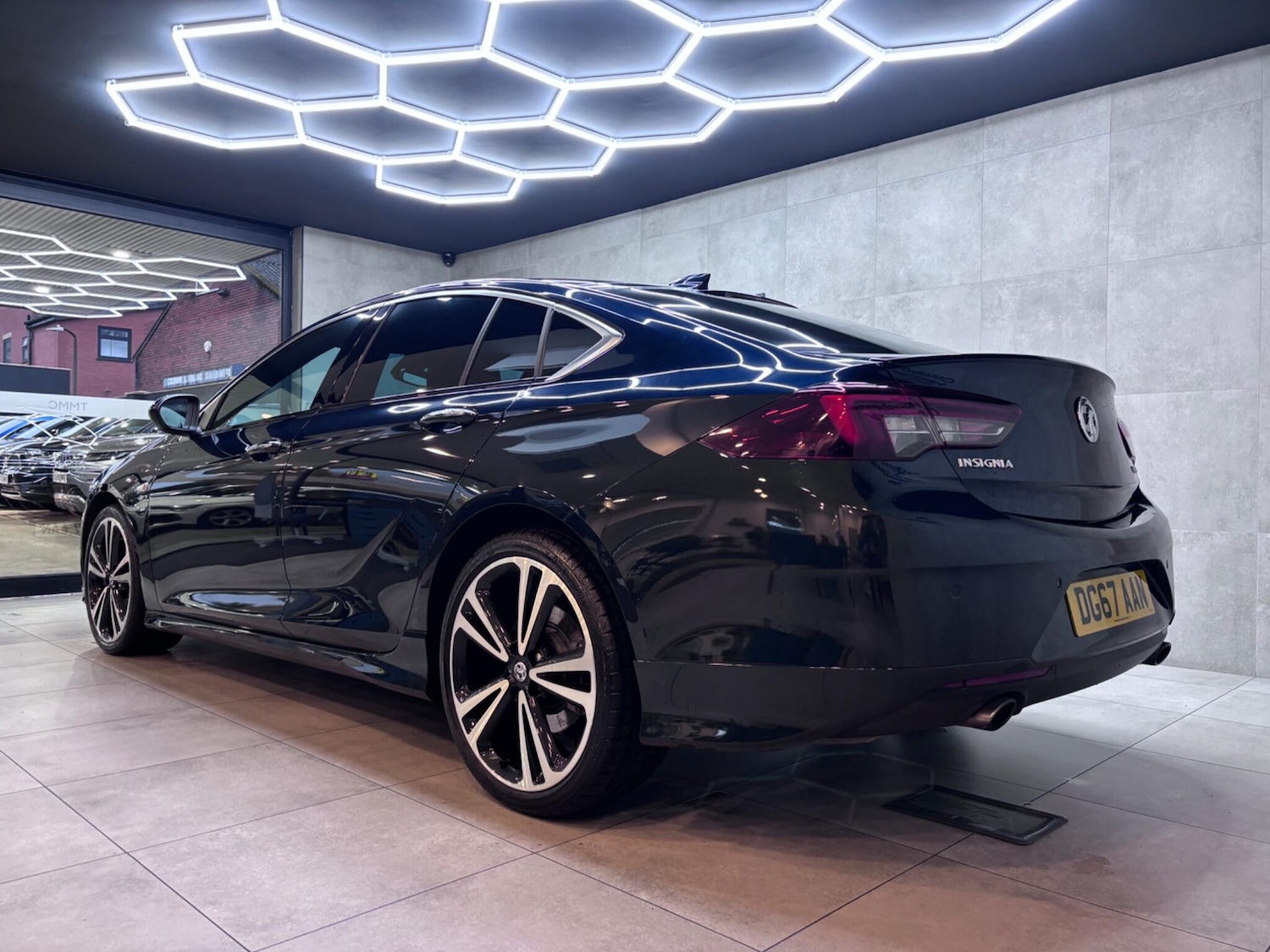 Used Vauxhall Insignia 2017 for sale - 76528035: Photo 2