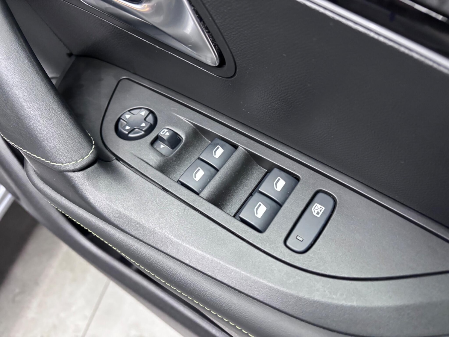 Used Peugeot E-2008 2020 for sale - 76666513: Photo 32