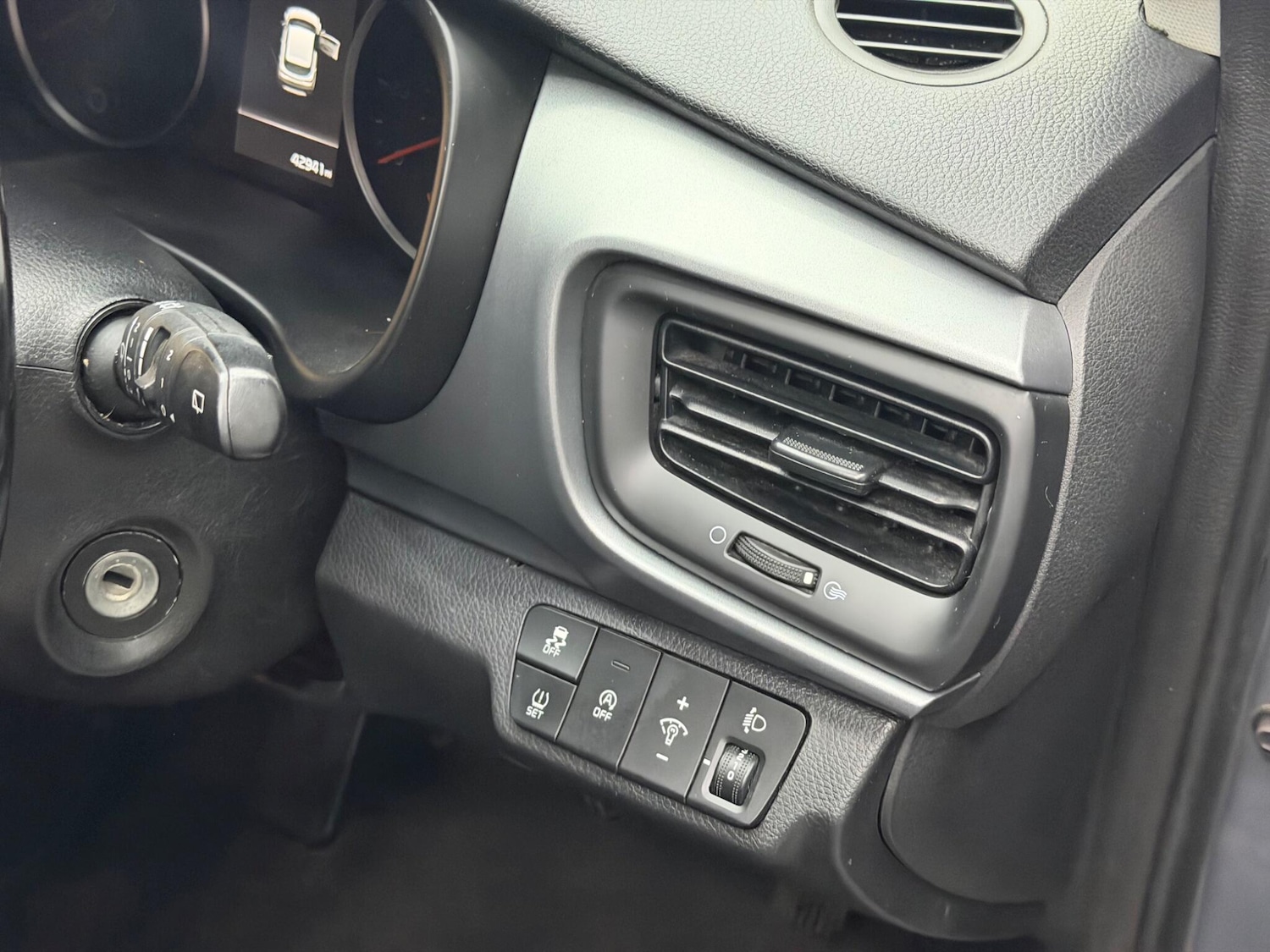 Used Kia Stonic for sale - 78147771: Photo 24