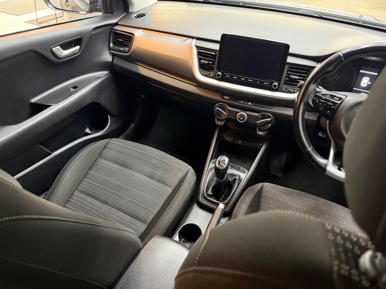 Used Kia Stonic for sale - 78147771: Photo 42