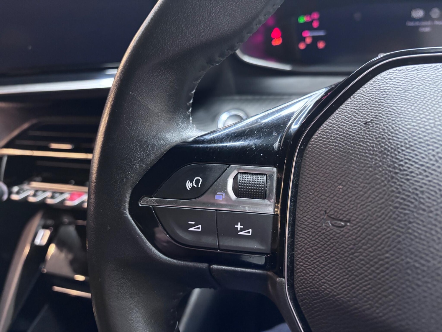 Used Peugeot 2008 2023 for sale - 77057179: Photo 34