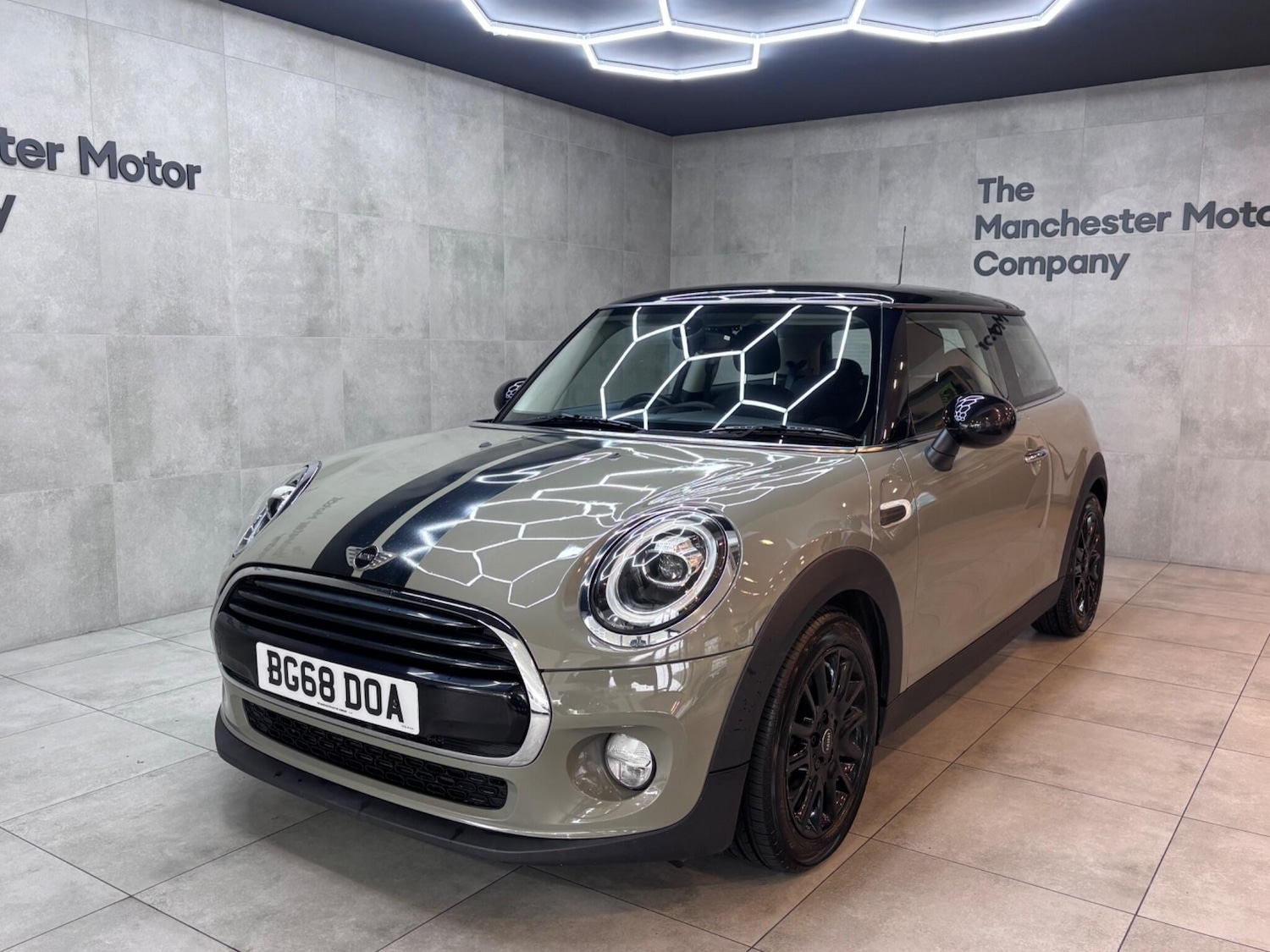 Used MINI Hatch 2018 for sale - 76381322: Photo 1