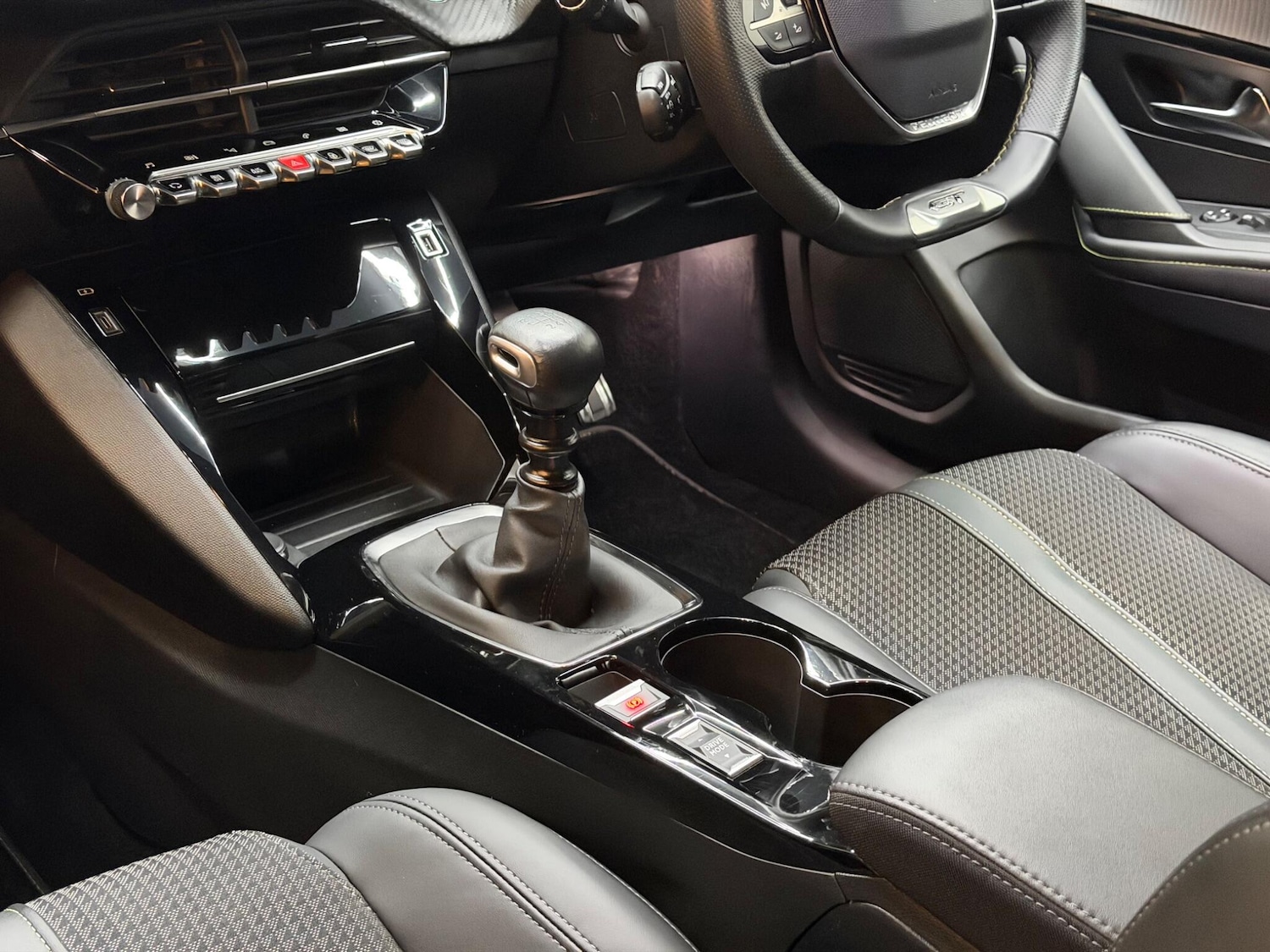 Used Peugeot 208 for sale - 77683908: Photo 14