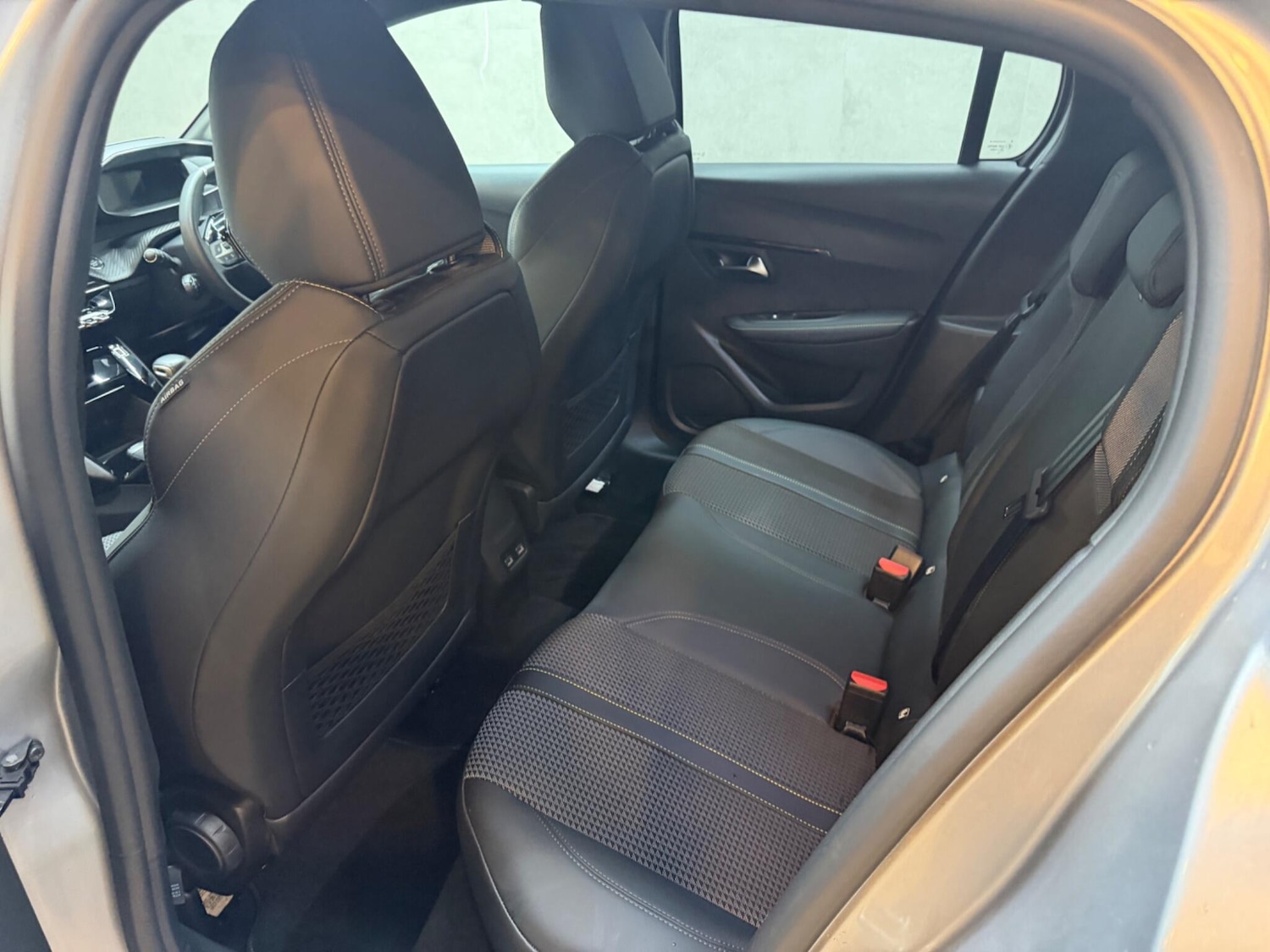 Used Peugeot 208 for sale - 77683908: Photo 27