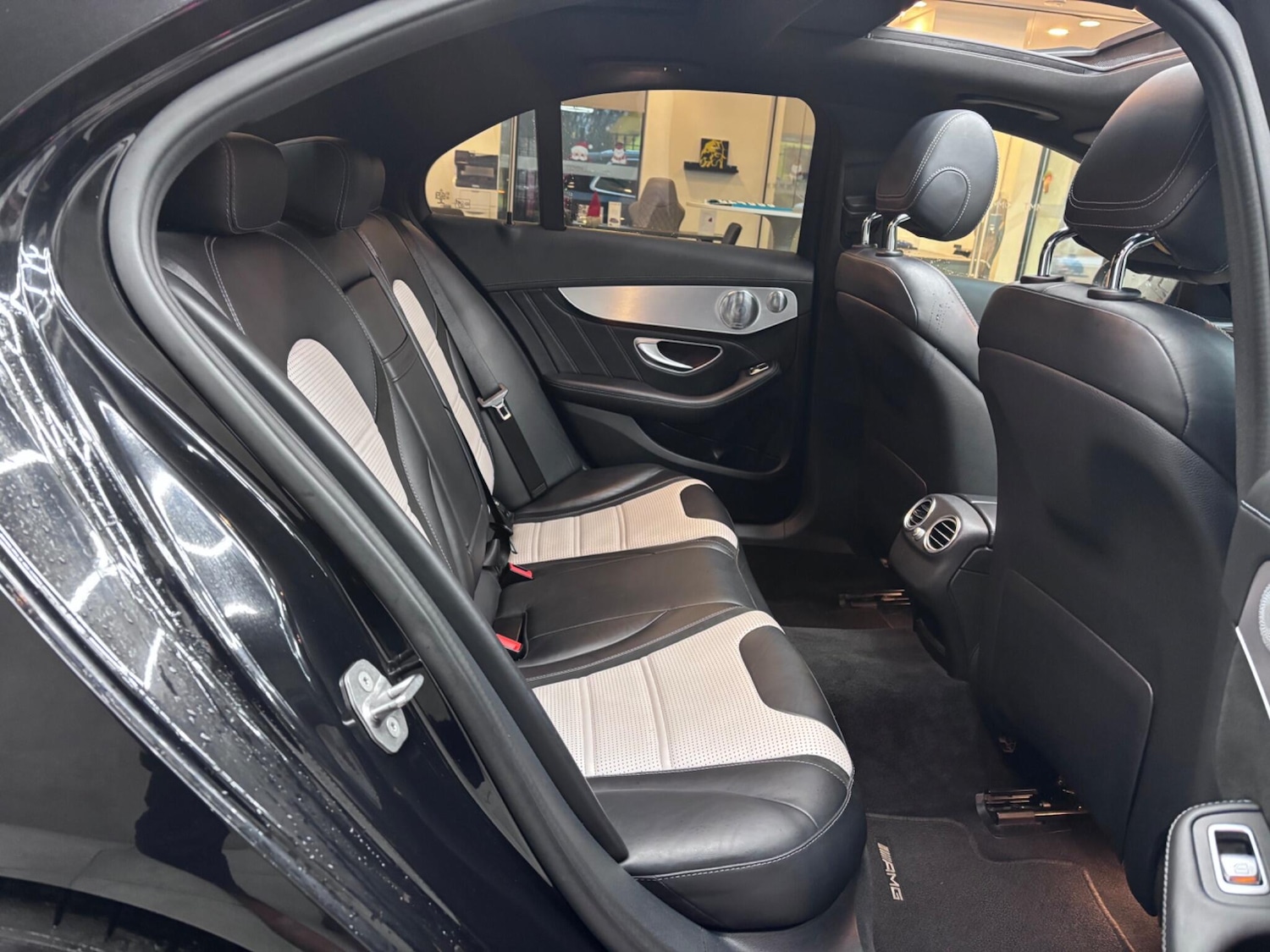 Used Mercedes-Benz C Class 2017 for sale - 76886825: Photo 28