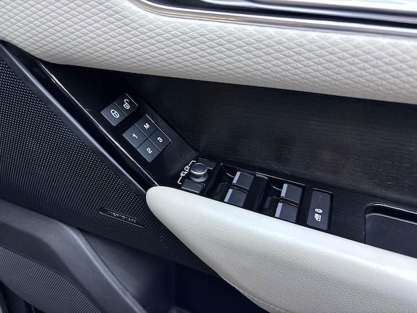 Used Land Rover Range Rover Velar 2017 for sale - 76282833: Photo 55