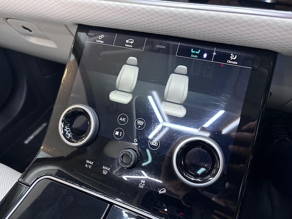 Used Land Rover Range Rover Velar 2017 for sale - 76282833: Photo 66