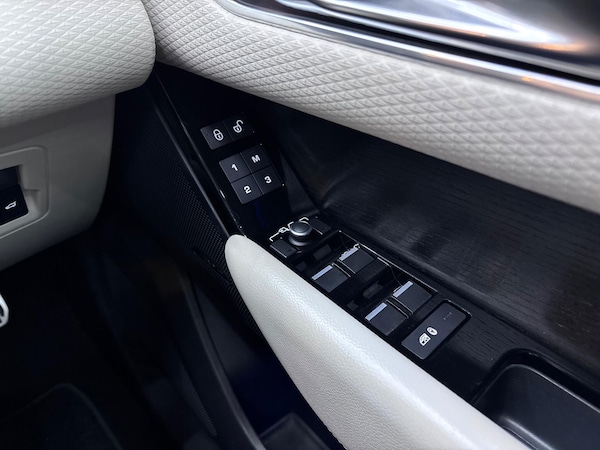 Used Land Rover Range Rover Velar 2017 for sale - 76282833: Photo 69