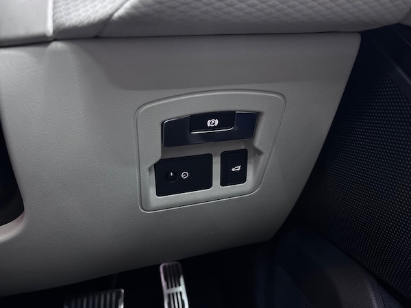 Used Land Rover Range Rover Velar 2017 for sale - 76282833: Photo 75