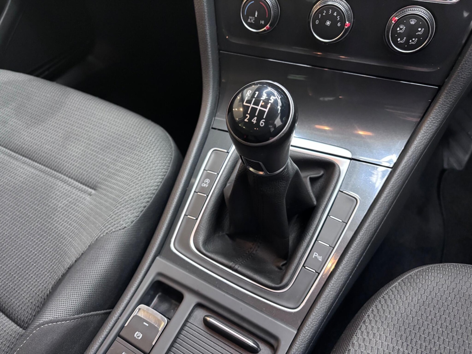 Used Volkswagen Golf 2019 for sale - 76839937: Photo 22