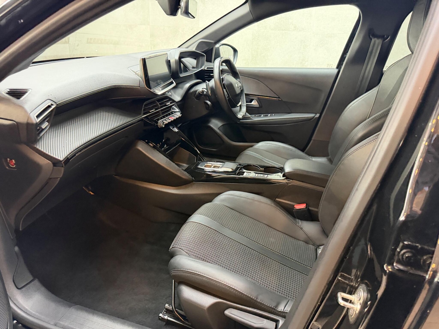 Used Peugeot 208 2023 for sale - 77696860: Photo 38