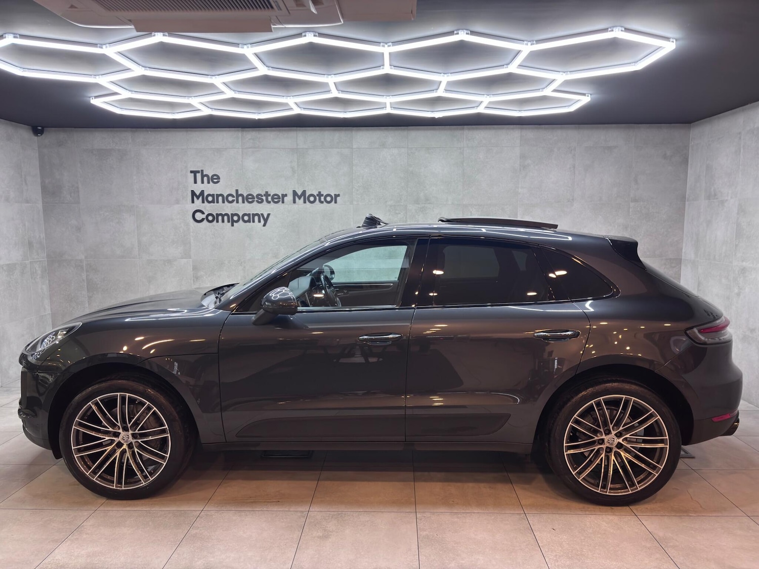 Used Porsche Macan 2019 for sale - 76715442: Photo 12