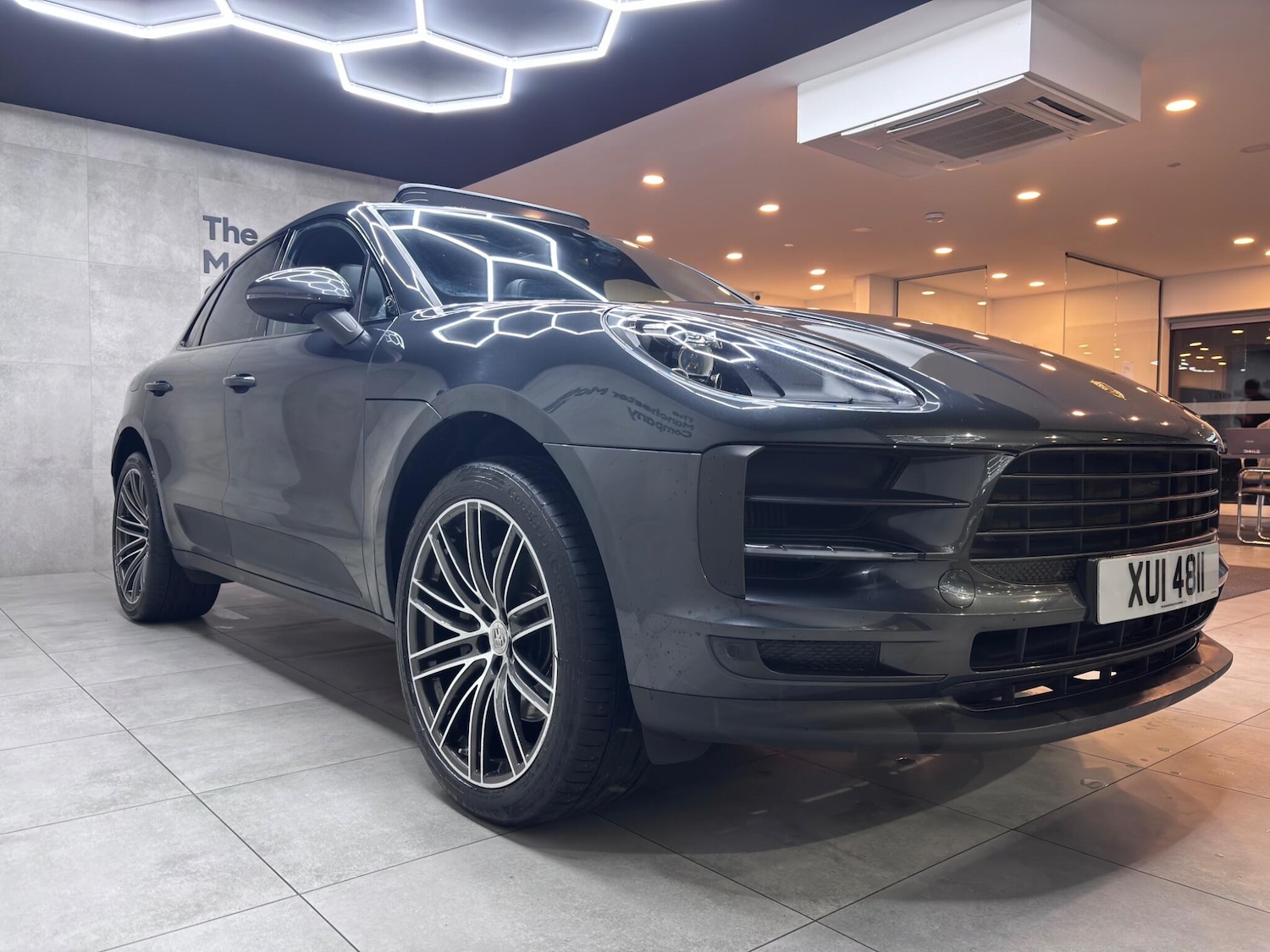 Used Porsche Macan 2019 for sale - 76715442: Photo 3