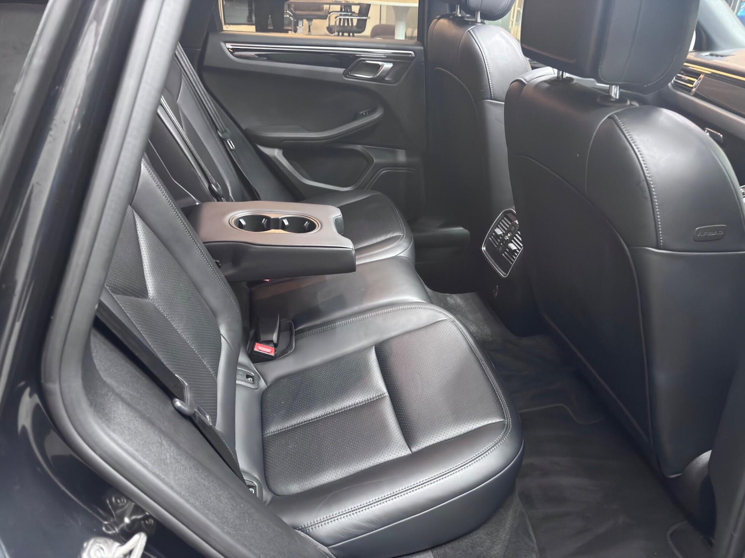 Used Porsche Macan 2019 for sale - 76715442: Photo 30