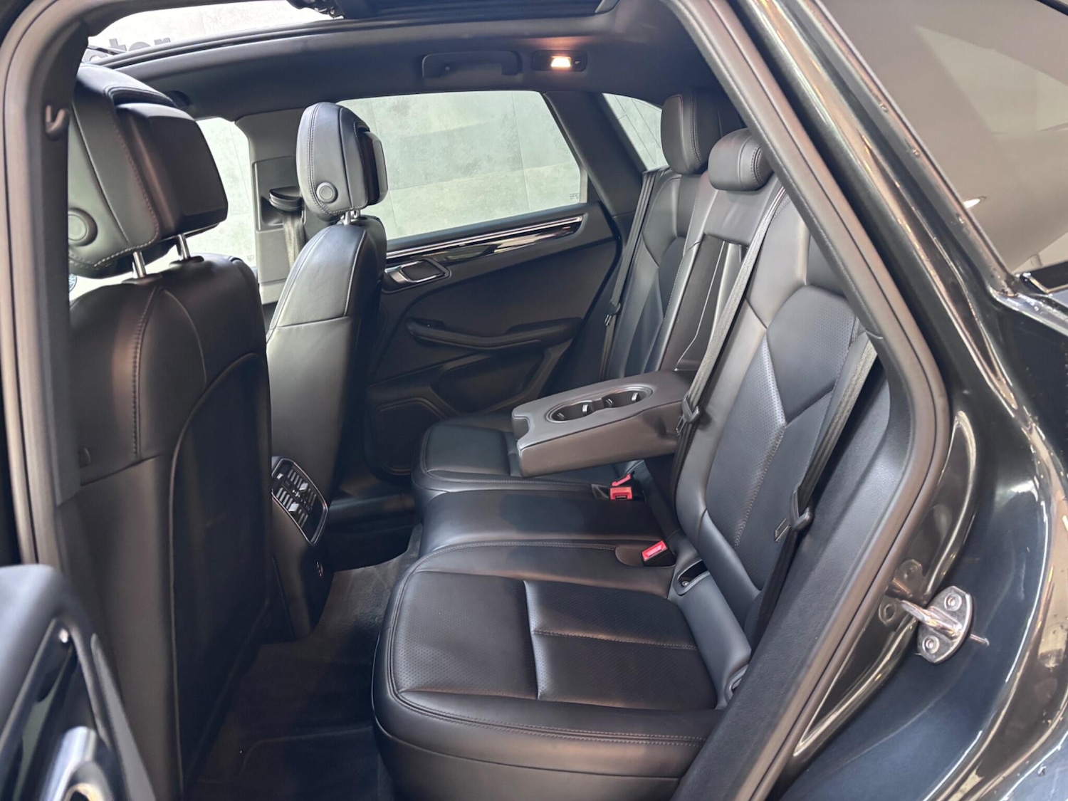 Used Porsche Macan 2019 for sale - 76715442: Photo 31