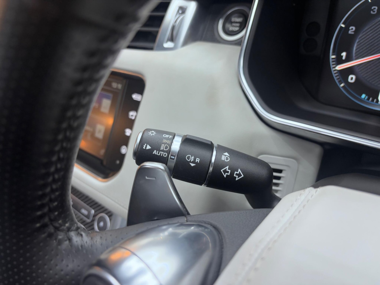 Used Land Rover Range Rover Sport 2016 for sale - 76537635: Photo 35