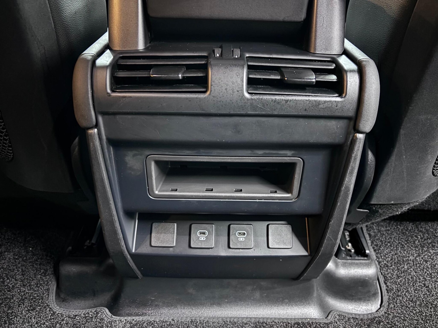 Used Land Rover Defender 2024 for sale - 76886483: Photo 30