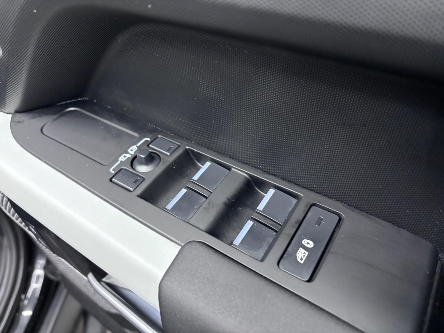 Used Land Rover Defender 2024 for sale - 76886483: Photo 38