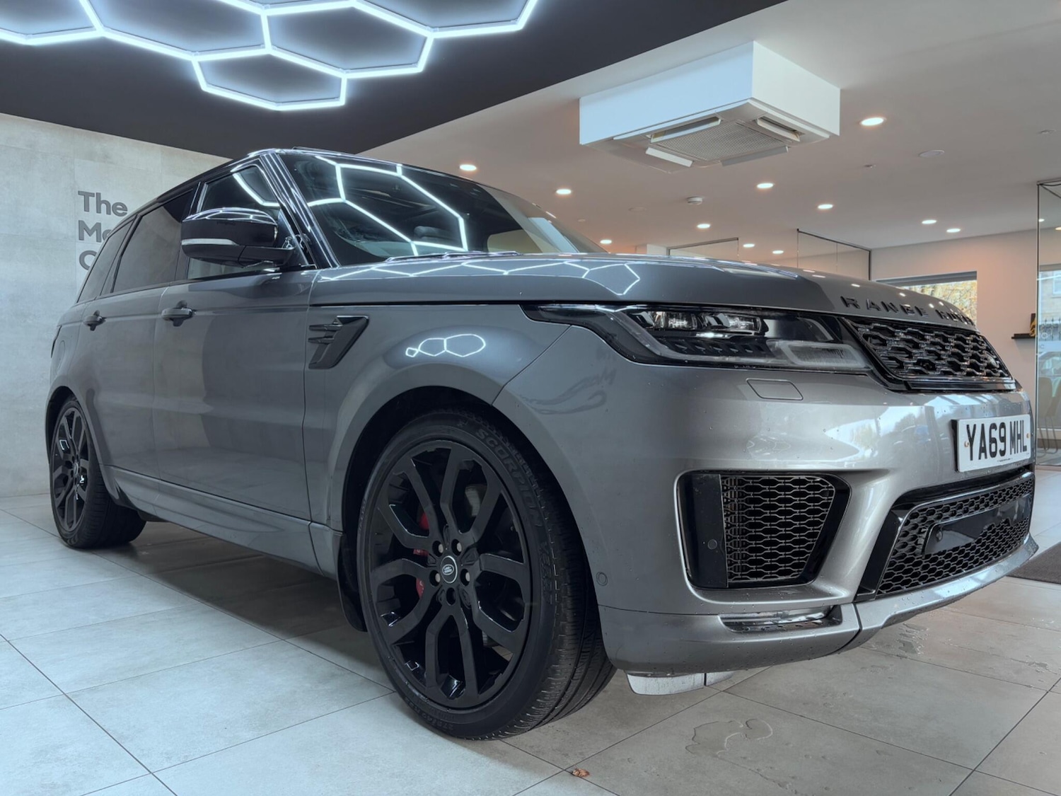 Used Land Rover Range Rover Sport 2019 for sale - 76990462: Photo 2