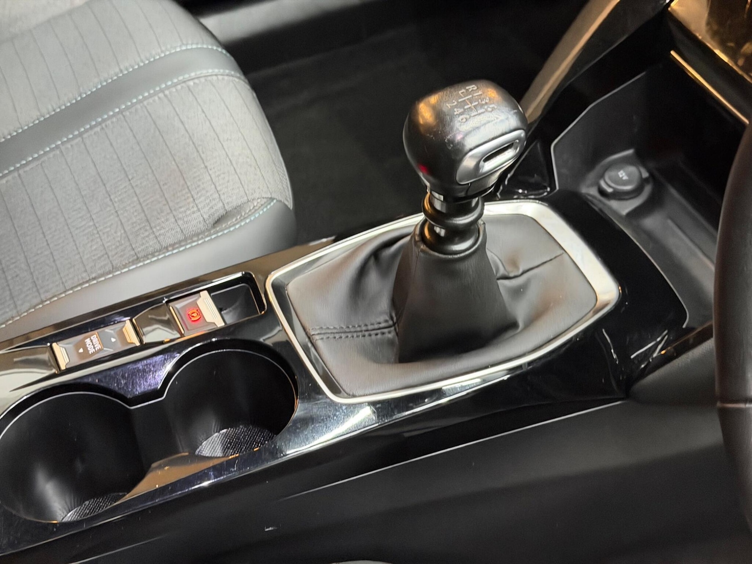 Used Peugeot 2008 2023 for sale - 77073881: Photo 6