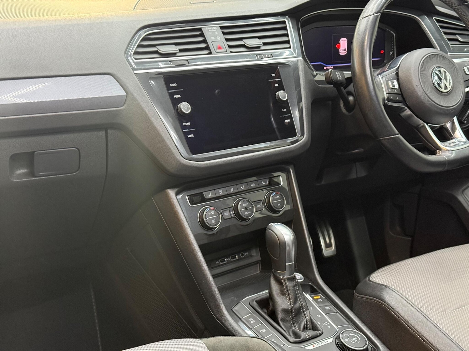 Used Volkswagen Tiguan 2019 for sale - 76953297: Photo 11