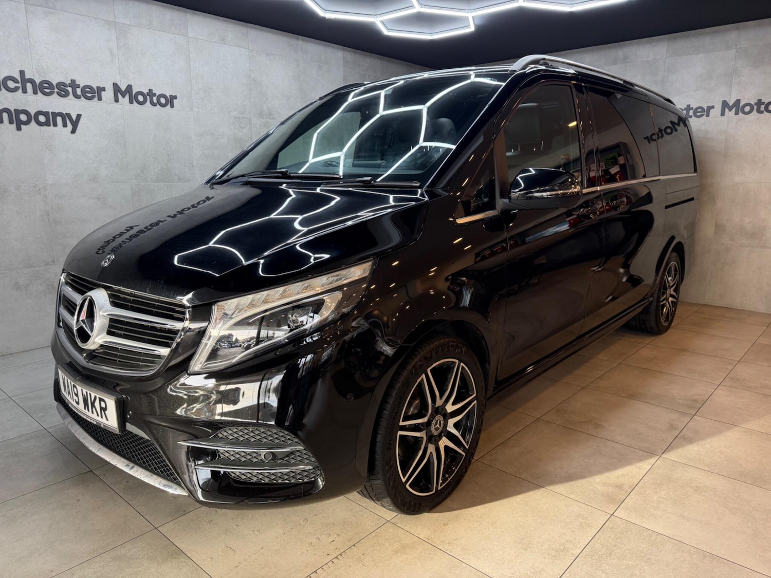 Used Mercedes-Benz V-Class 2019 for sale - 76965229: Photo 1
