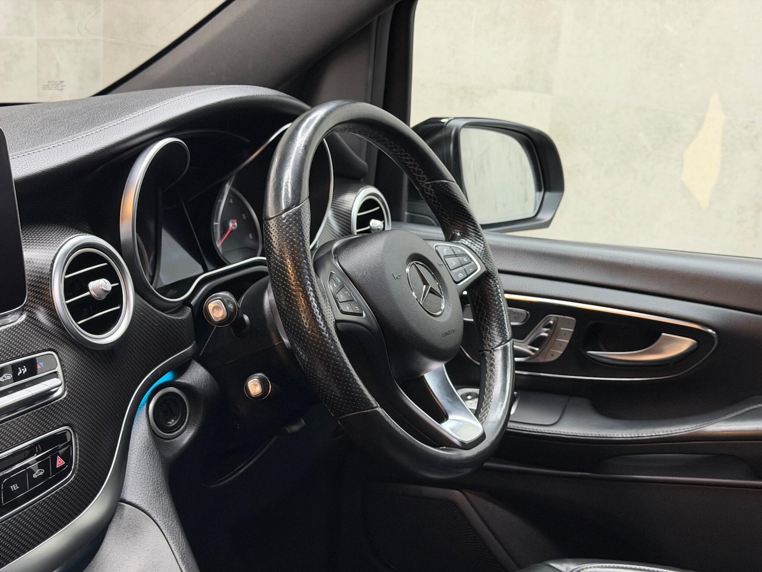 Used Mercedes-Benz V-Class 2019 for sale - 76965229: Photo 12