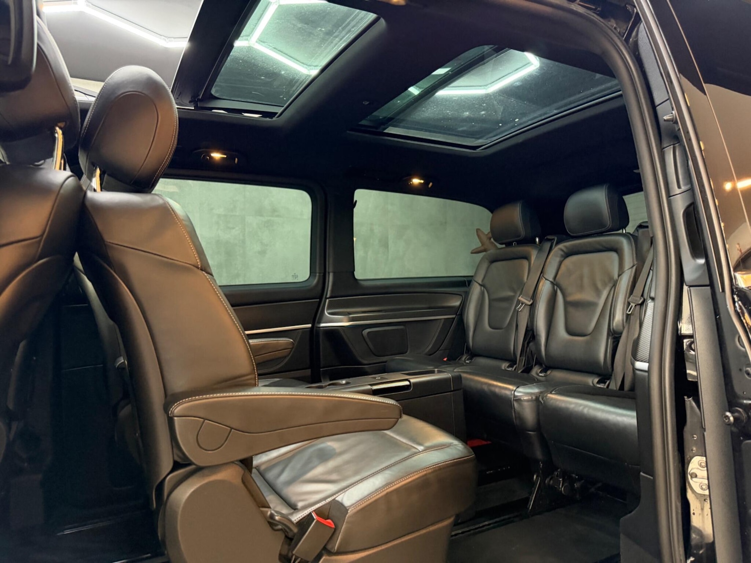 Used Mercedes-Benz V-Class 2019 for sale - 76965229: Photo 19