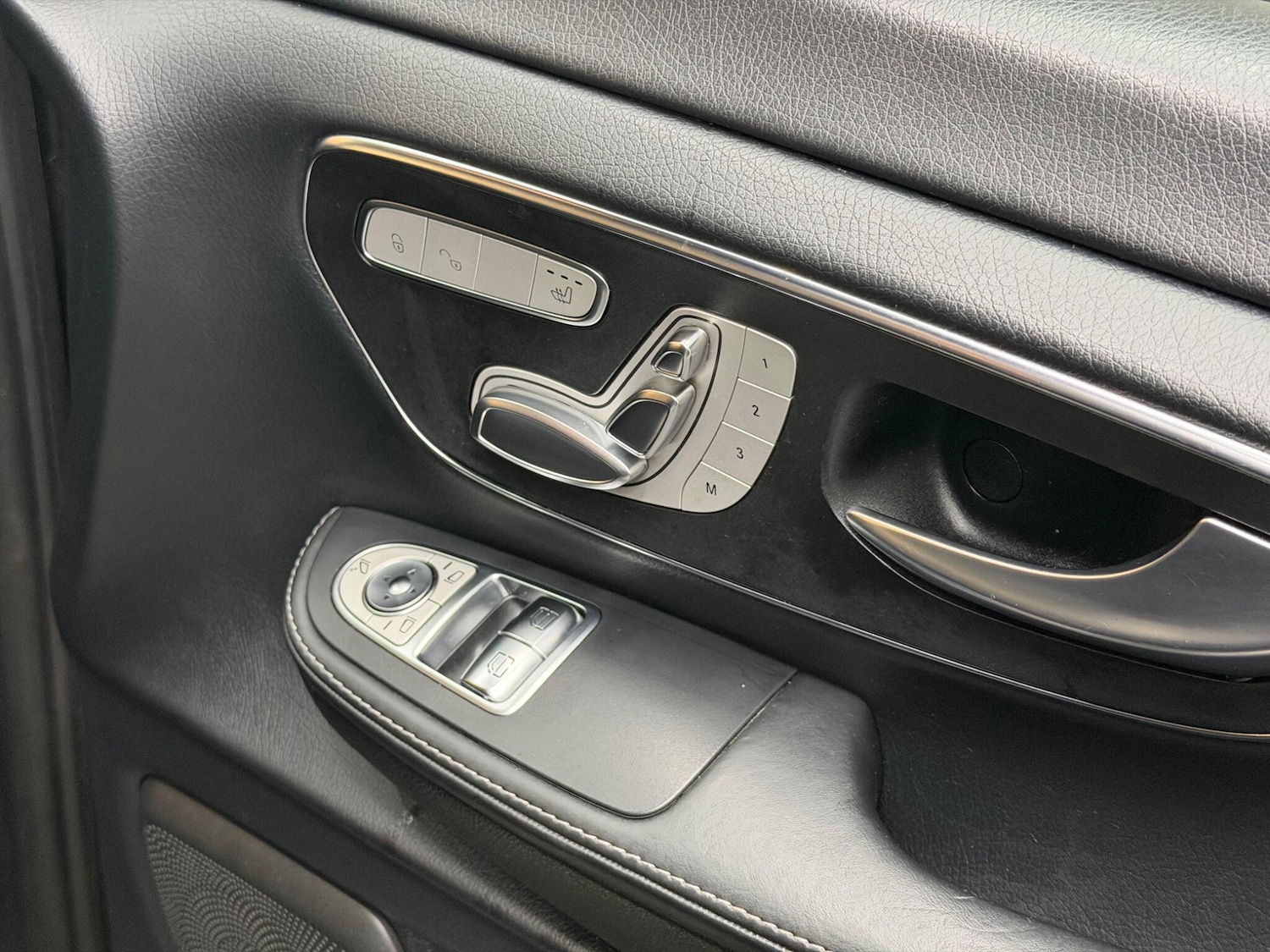 Used Mercedes-Benz V-Class 2019 for sale - 76965229: Photo 27