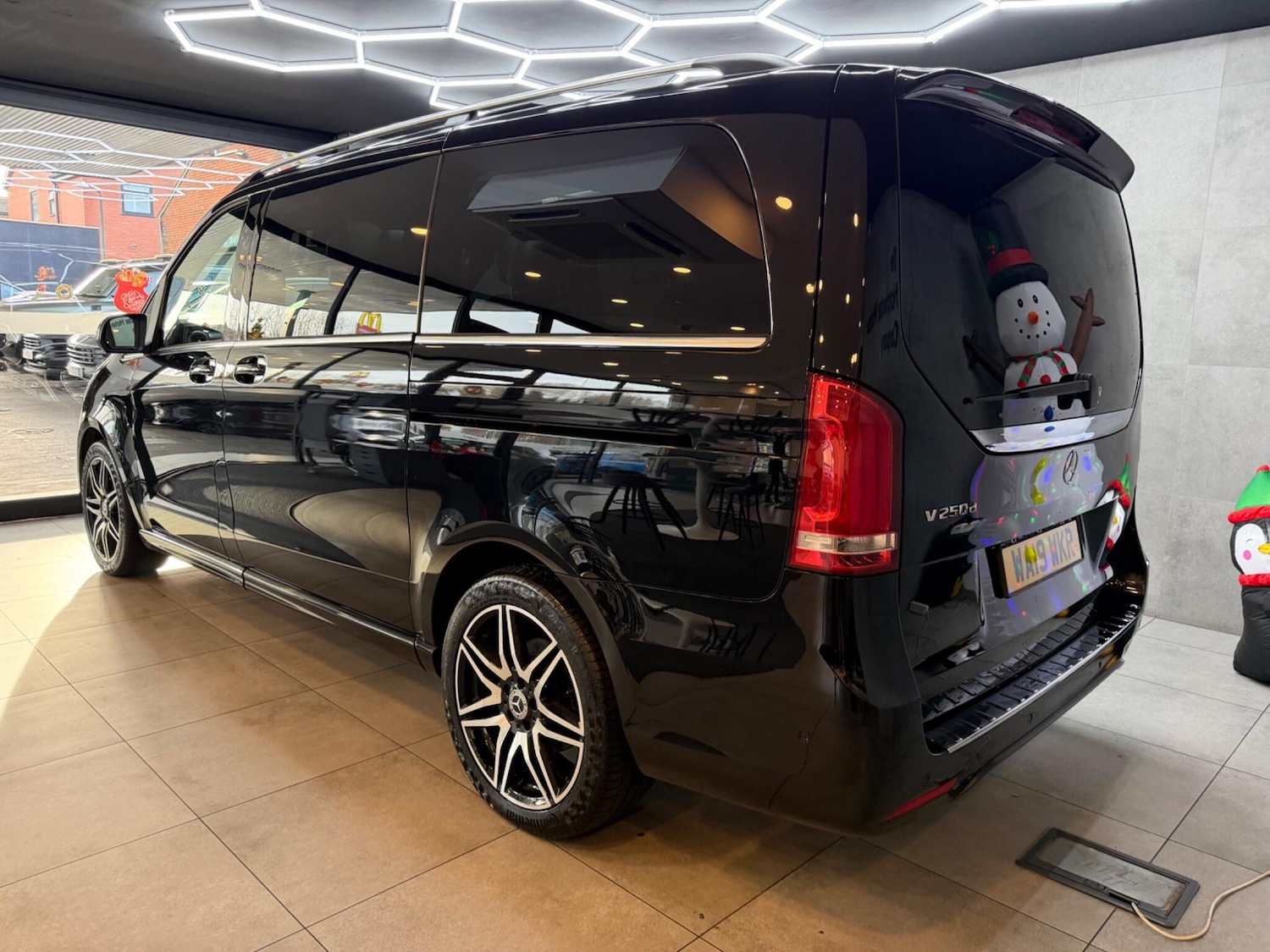 Used Mercedes-Benz V-Class 2019 for sale - 76965229: Photo 3