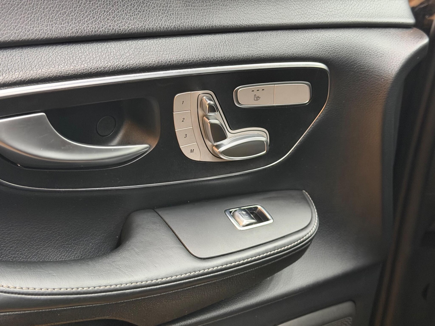 Used Mercedes-Benz V-Class 2019 for sale - 76965229: Photo 31