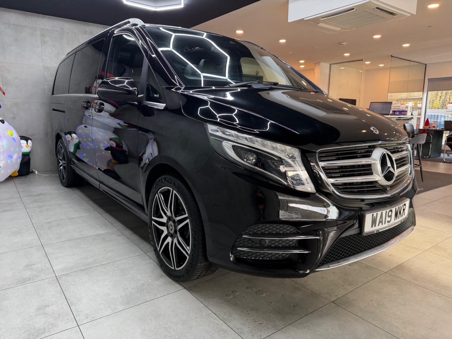 Used Mercedes-Benz V-Class 2019 for sale - 76965229: Photo 4