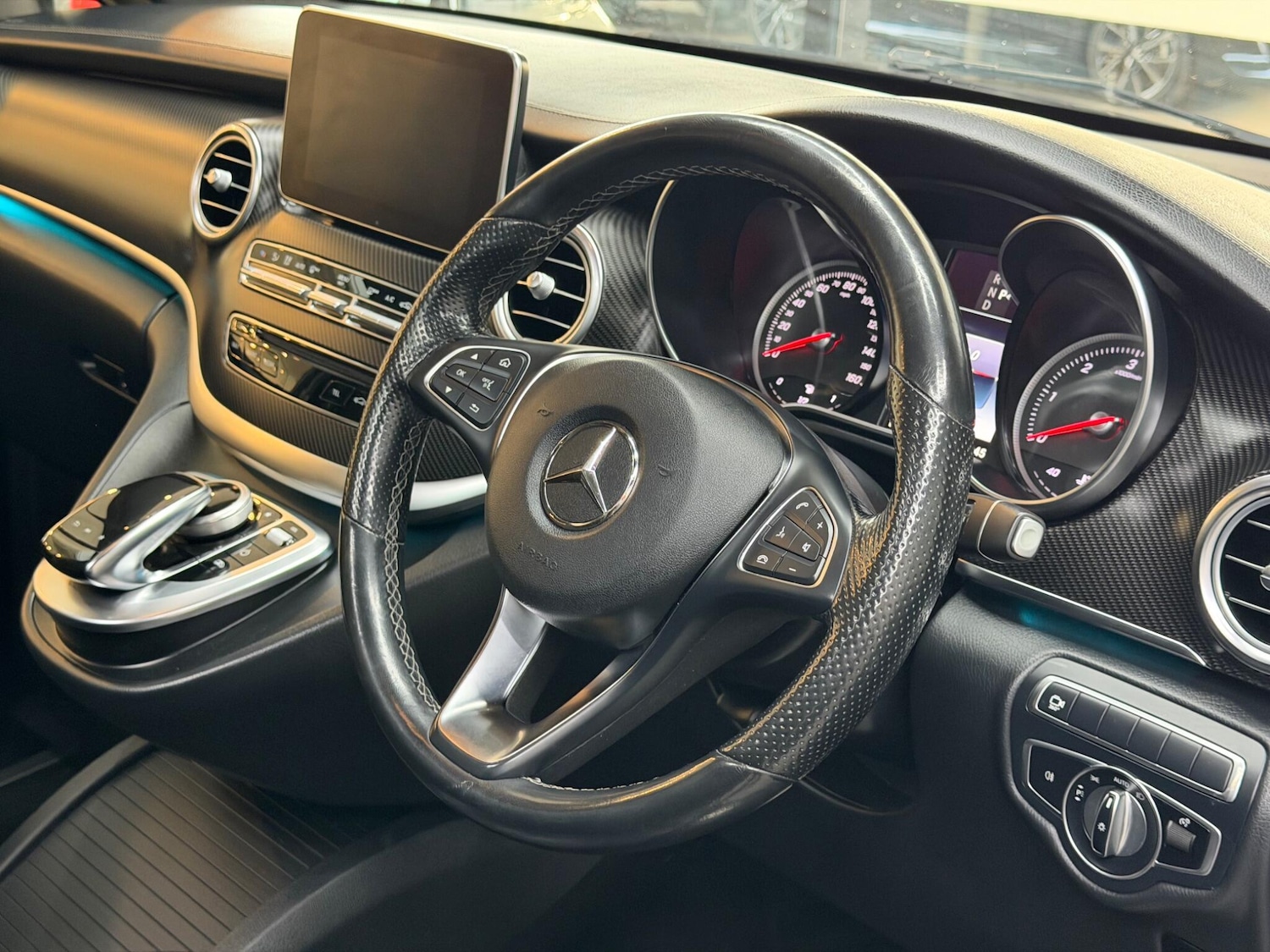 Used Mercedes-Benz V-Class 2019 for sale - 76965229: Photo 40