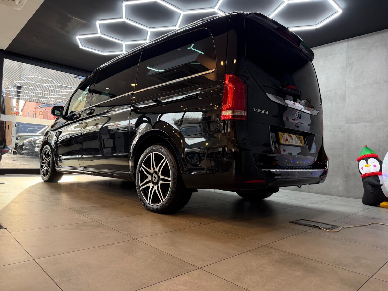 Used Mercedes-Benz V-Class 2019 for sale - 76965229: Photo 6