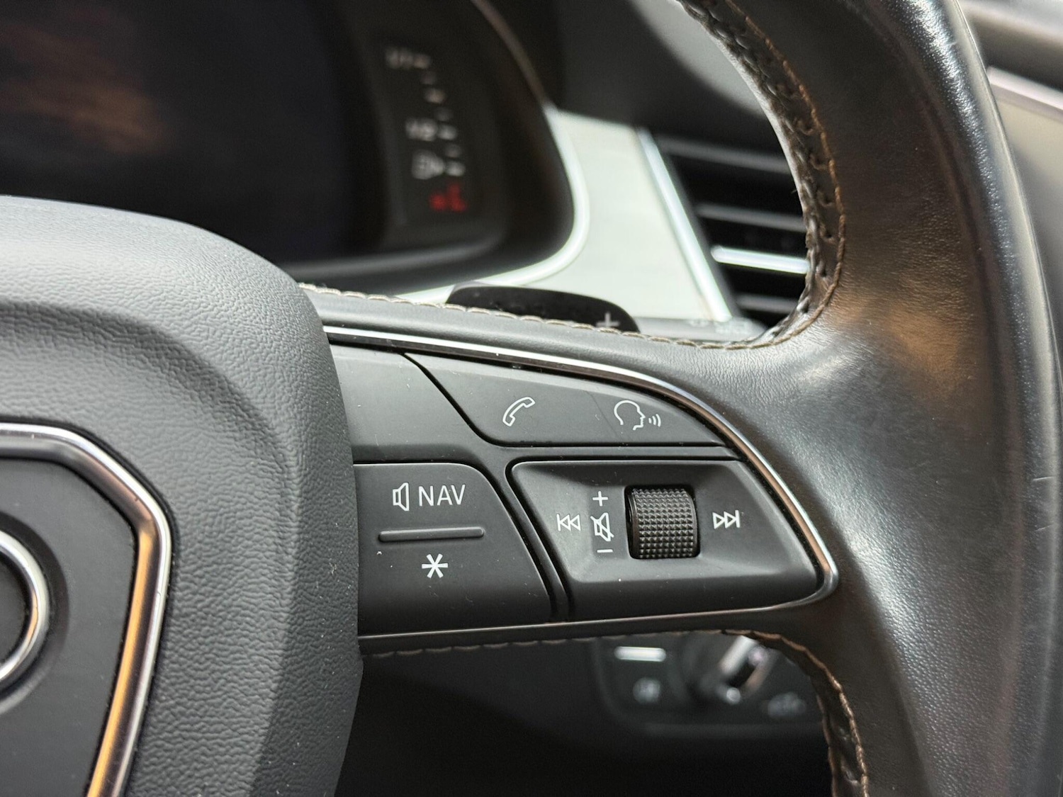 Used Audi SQ7 2017 for sale - 76688689: Photo 35