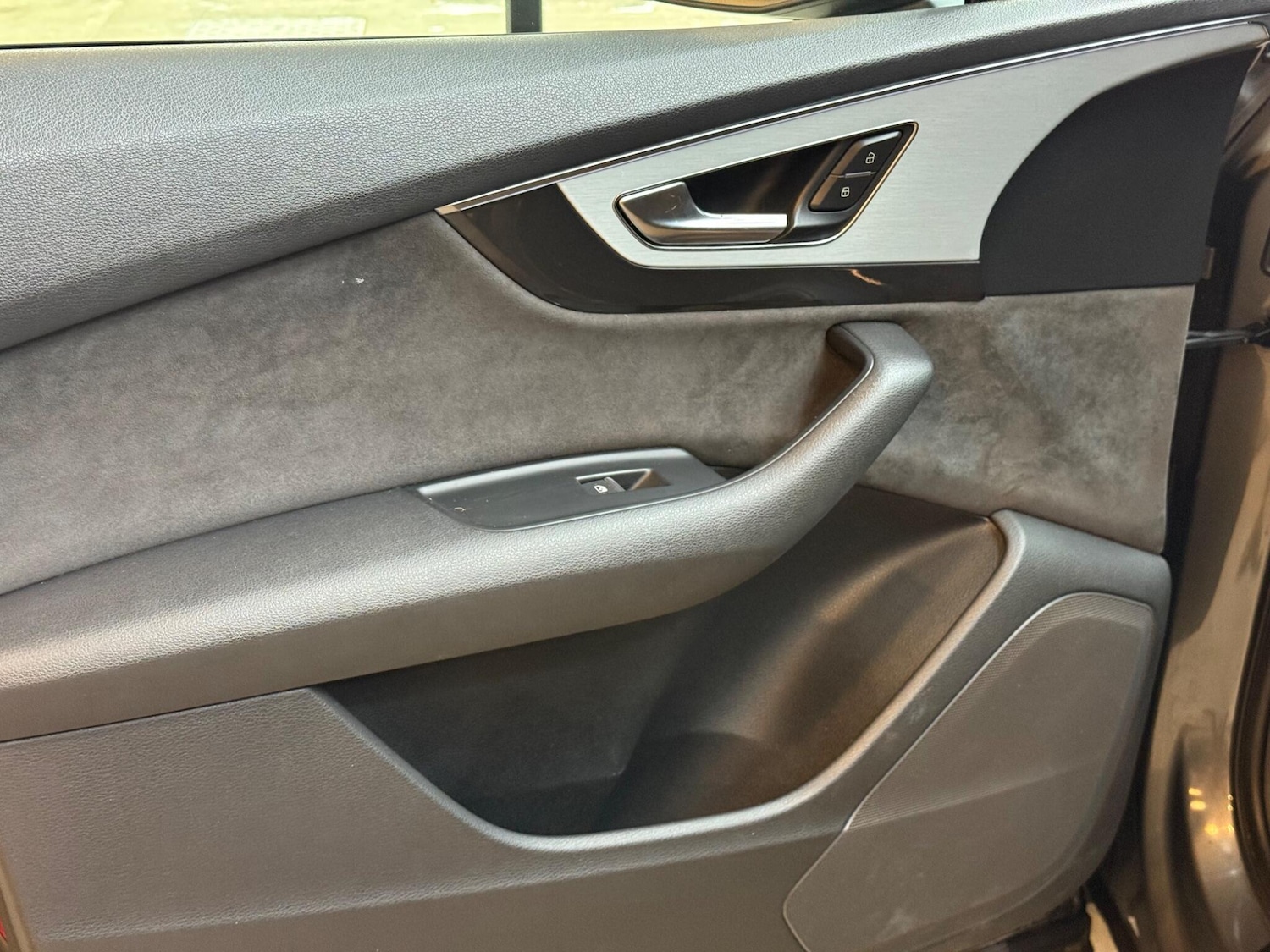 Used Audi SQ7 2017 for sale - 76688689: Photo 40