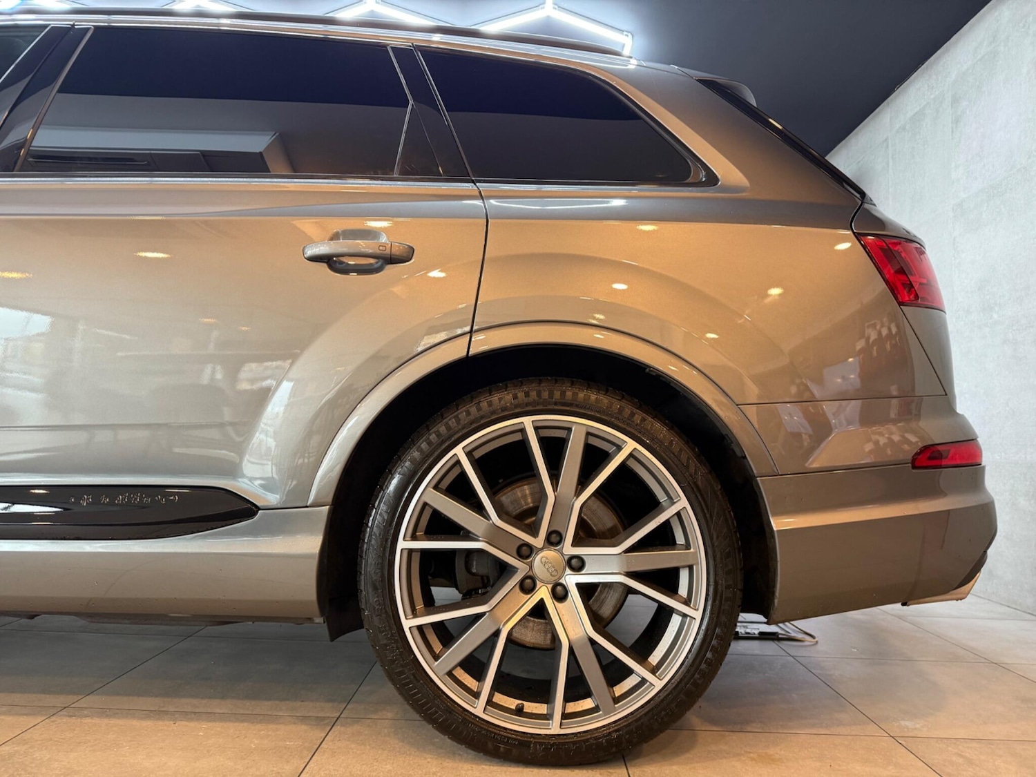 Used Audi SQ7 2017 for sale - 76688689: Photo 43