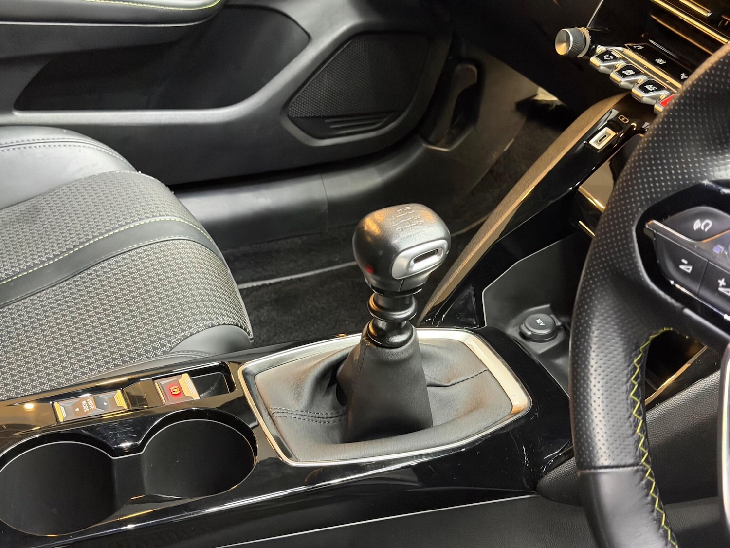 Used Peugeot 208 for sale - 77015630: Photo 43