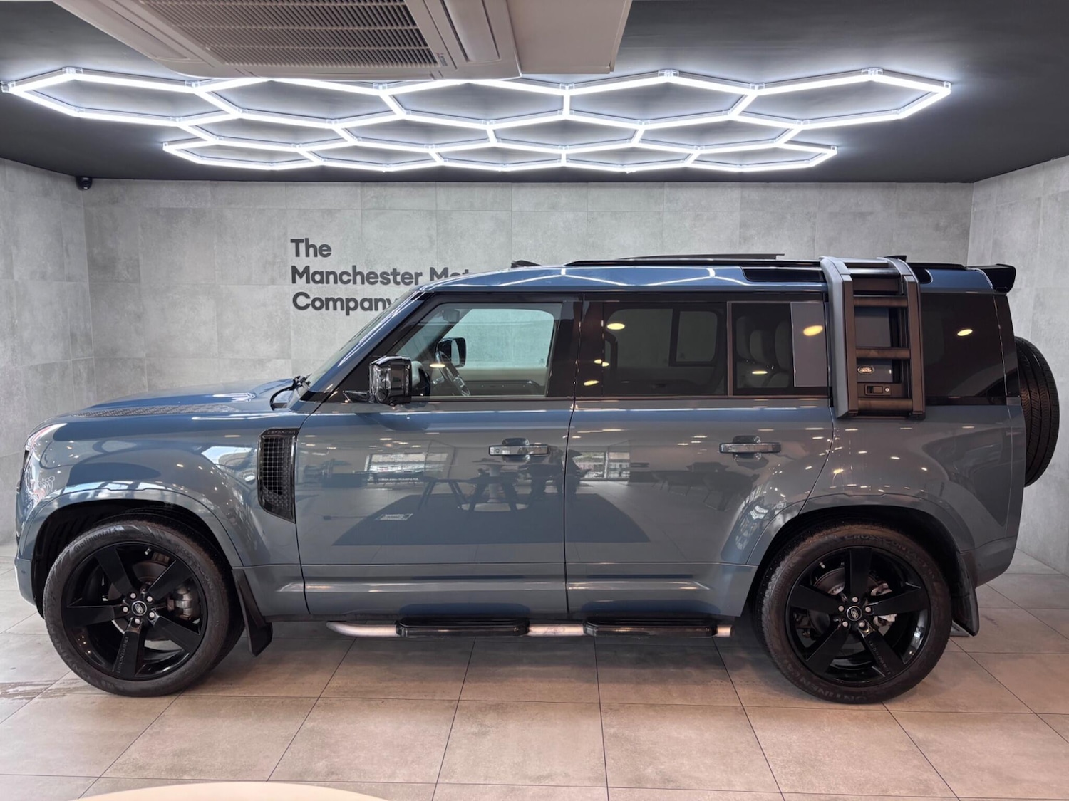 Used Land Rover Defender 110 2021 for sale - 76326571: Photo 2