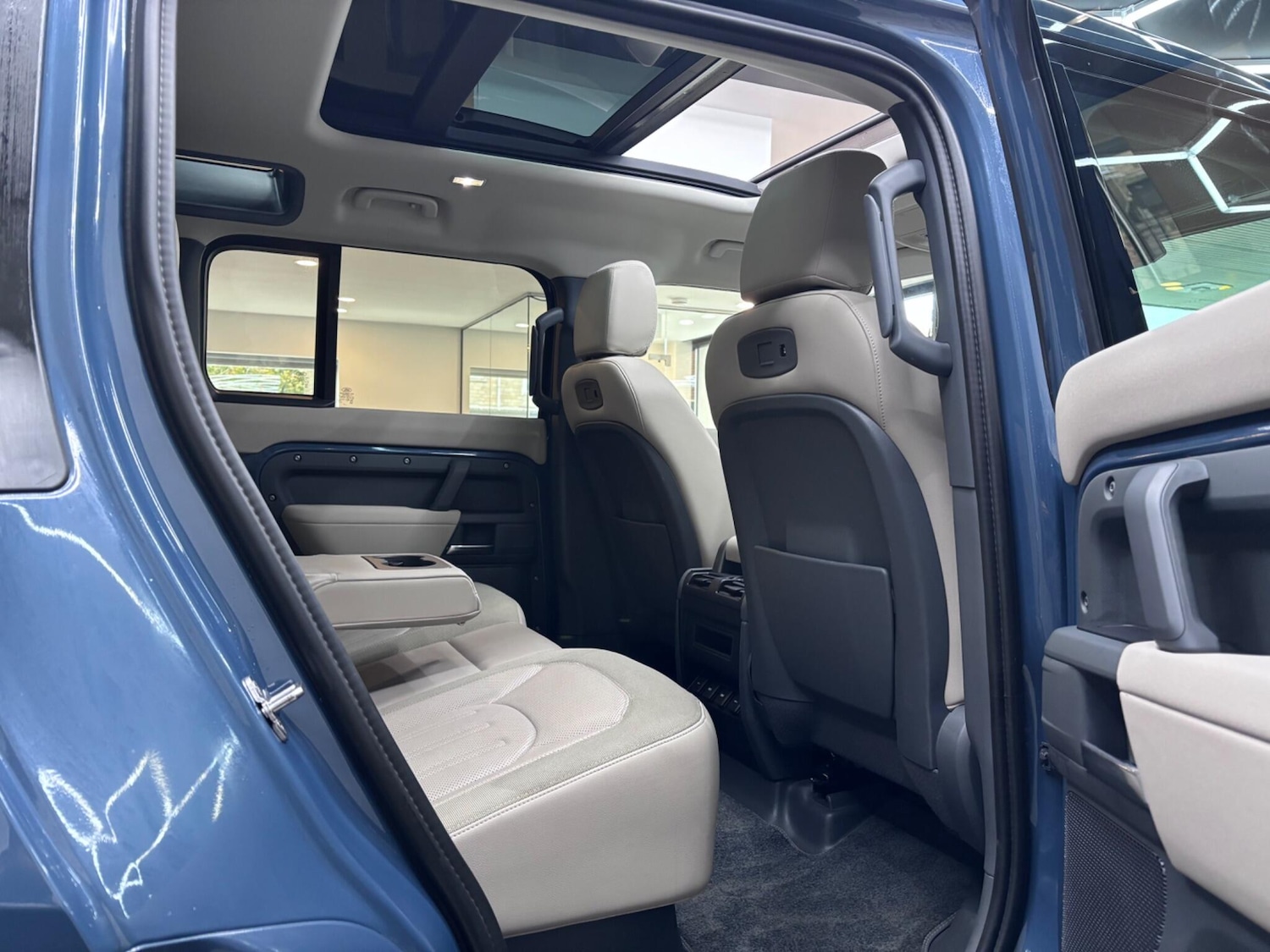 Used Land Rover Defender 110 2021 for sale - 76326571: Photo 26