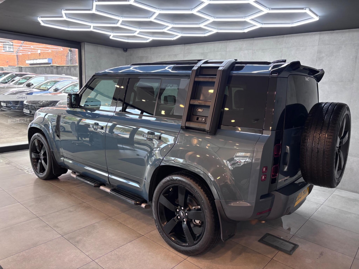 Used Land Rover Defender 110 2021 for sale - 76326571: Photo 3