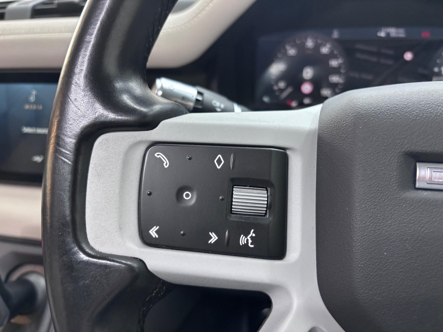 Used Land Rover Defender 110 2021 for sale - 76326571: Photo 31