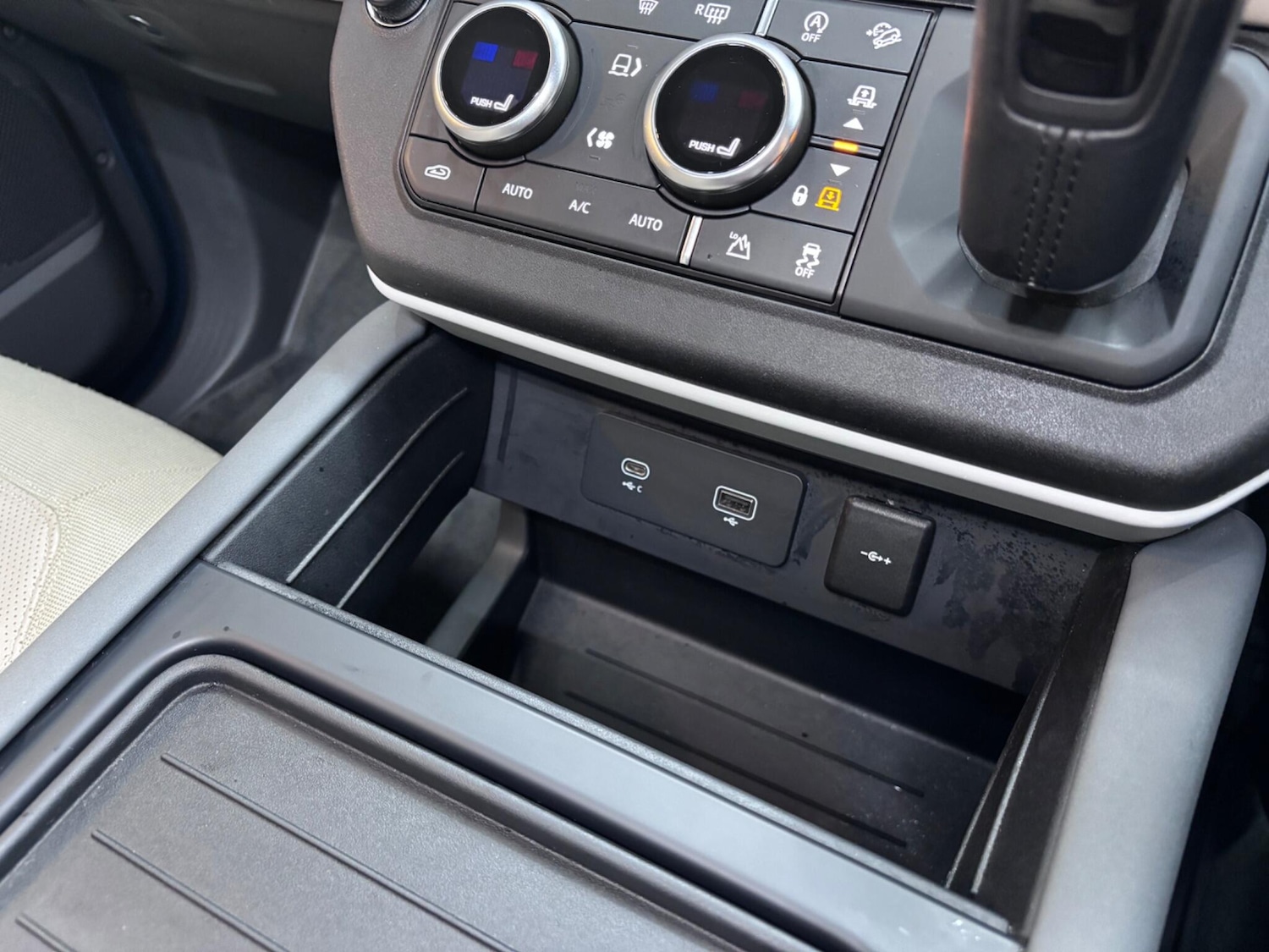 Used Land Rover Defender 110 2021 for sale - 76326571: Photo 33