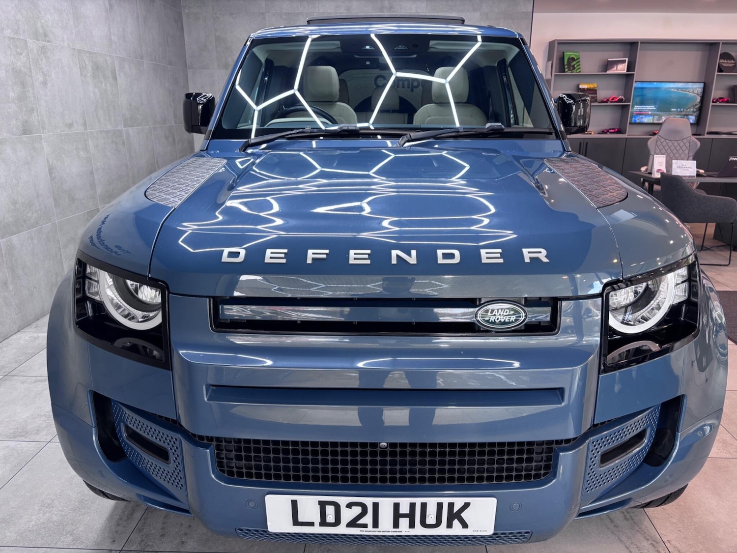 Used Land Rover Defender 110 2021 for sale - 76326571: Photo 4