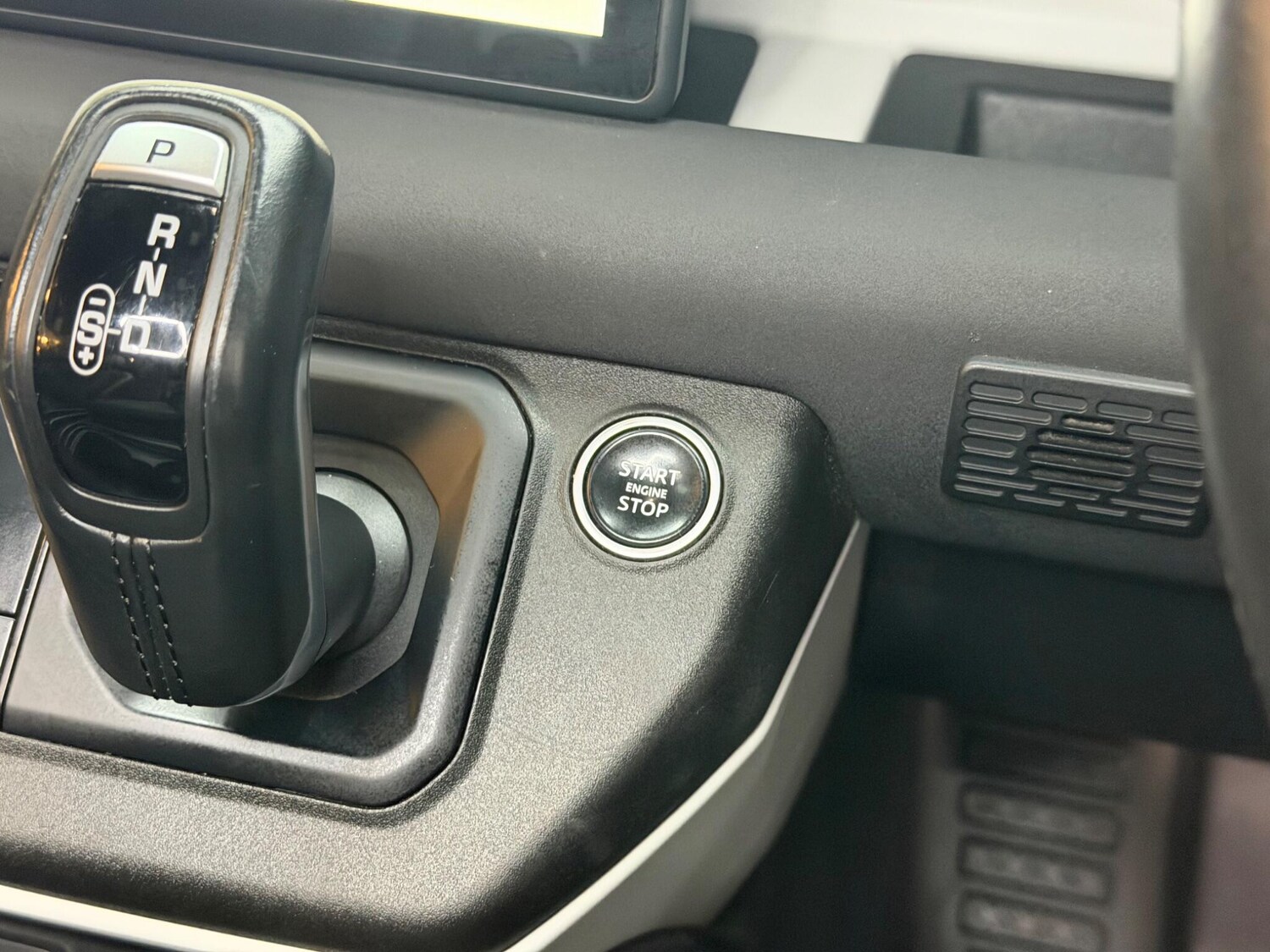 Used Land Rover Defender 2021 for sale - 77574369: Photo 24